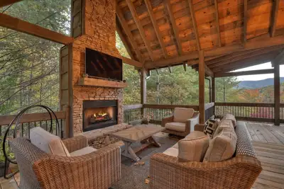 Image de Hunter's Treehouse | Stylish Mtn Escape + Hot Tub