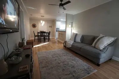 Image de Cozy Cottage next to Msu Texas, centrally located!