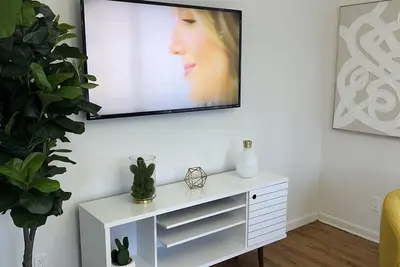 Image de Comfy Home w/ Wi-Fi & Kitchen