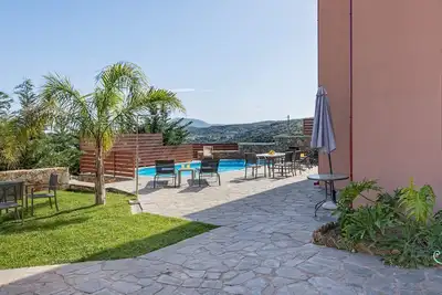 Image de Bountiful Modern very spacious villa with Pool, featuring sea and mountain view.