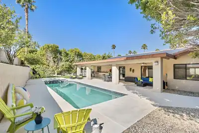 Image de Glamorous Getaway Vacation Home