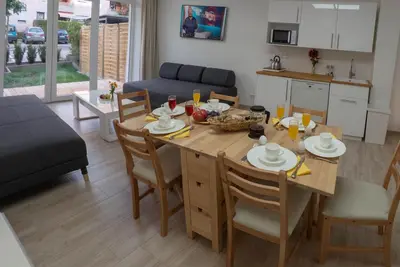 Image de Vacation apartment in WĂĽrzburg city on the ground floor with terrace including parking spaces