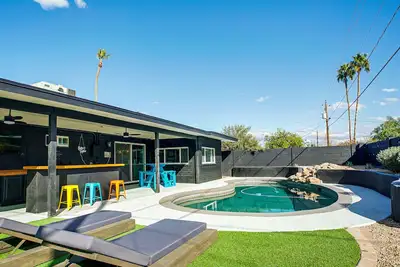 Image de Luxury 3 Br home with Relaxing Pool