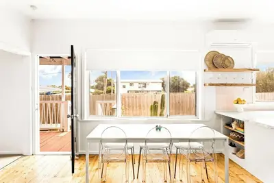 Image de Retro Bungalow near Beach and Shops