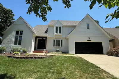 Image de Spacious 4 Br house; quiet suburb, with amazing hwy access!