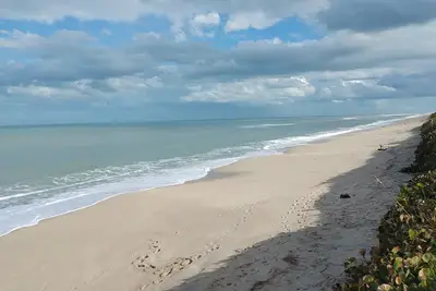 Image de Melbourne Beach House and Basement Apt on 1. 2 acres ocean front