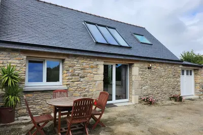 Image de Petite maison de pierre rénovée à 5min de la plage