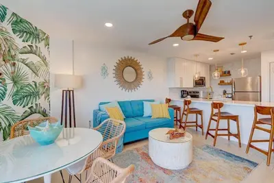 Image de Tiki Time Top Floor King 1 Br 1ba