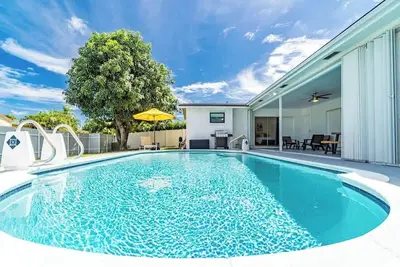 Image de Large corner Villa W Pool Table and Private Pool