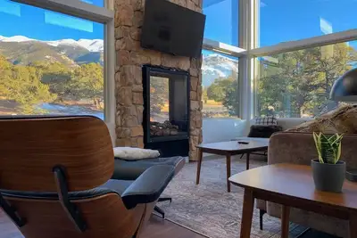 Image de Trails End Getaway · Modern Cabin w\/ Hot Tub near Sand Dunes Nat'l Park