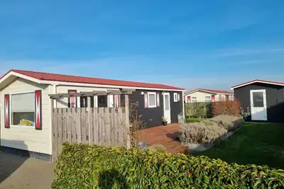 Image de Charmingly decorated chalet Florence 4 near the sea serooskerke