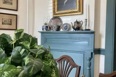 Image de House on Town Square-experience an early 1800s house and all of its charm!