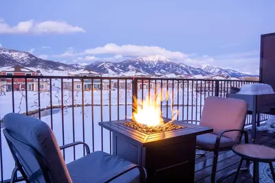 Image de Modern mountain condo w/river and mountain views, 45 miles to Jackson Hole!