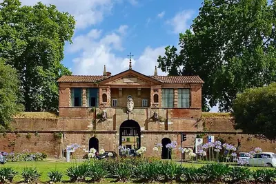 Image de Romantic home with a light blue tone reminiscent of the azure sky.