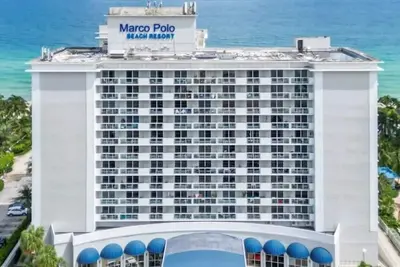 Image de Marco Polo Beach Resort Studio on the beach with balcony pool gym free parking.