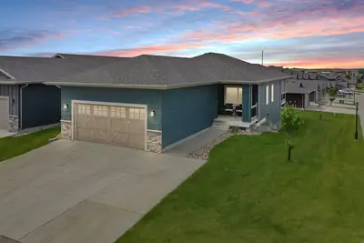 Image de New Listing! Spacious 4 bedroom at Bridges Bay!