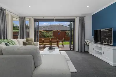 Image de A Beach Hive at Papamoa Beach - 4 bedrooms
