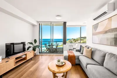 Image de Seaside Luxe - Elevated Ocean Views - Walk to Cbd