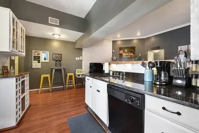 Image de Free Parking★Cute Outdoor Deck★Overlooks Park!