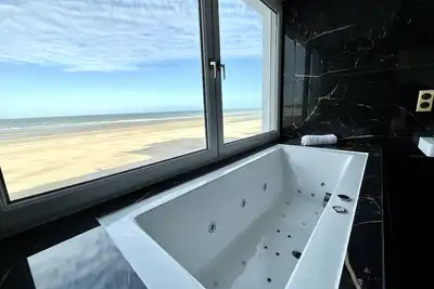 Image de Suite luxe : vue mer et jaccuzzi - Malo'Cation