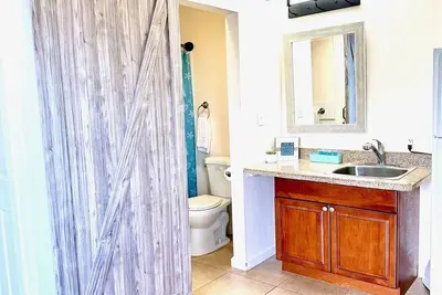 Image de Mountain and ocean views -5 minutes from the Pcc