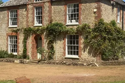 Image de 18th Century Manor House in walled garden in the Cotswolds, dog friendly