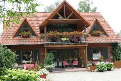 Image de Cozy bright large vacation apartment in a wooden house