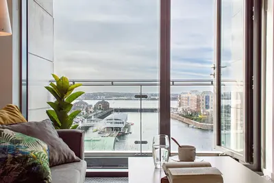 Image de Stunning Mersey View Apartment with Parking & Amenities in Liverpool