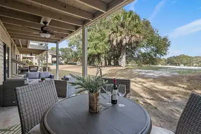 Image de All New 2Br/2Ba Villa Sleeps 6! 5 Minutes to Beach