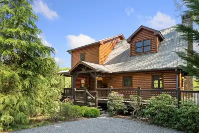 Image de Pet Friendly, Shade Tree Lodge, Minutes to Downtown Blue Ridge, Ga\n