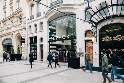 Image de Located In The World'S Most Beautiful Avenue At Champs Elysees – 3 Bedroom