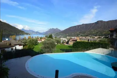 Image de Family apartment with swimming pool and carport