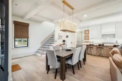 Image de Million dollar home walking distance to Uptown