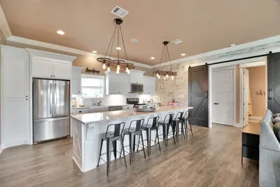 Image de Beach & Bay Views with a Hot Tub - Short Walk to the Water!