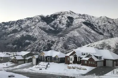 Image de Mountain setting with magnificent views of Wasatch Peaks 30 min drive to Slc!