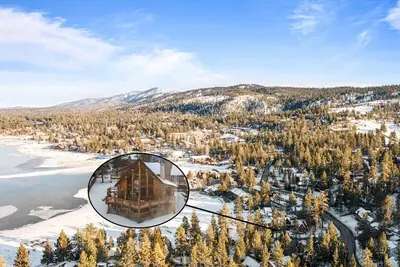 Image de Lakefront Chalet near Village and Slopes
