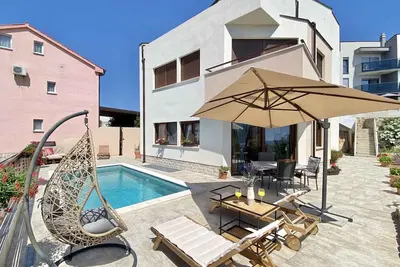 Image de Villa avec climatisation et piscine