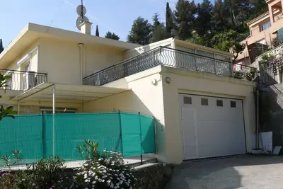 Image de Spacious T3 in quiet villa between sea and hills, terraces and garden