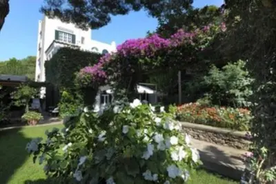 Image de Historic Capri villa with large garden with breathtaking, unforgettable views