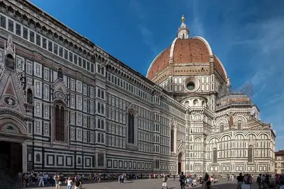 Image de 16th-Century Frescoes, Old Medieval Doors&Ancient Churches Of Florence’S Centre