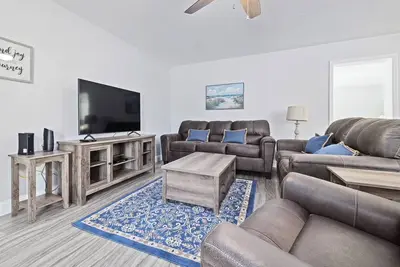 Image de Spacious Gulf Coast Scallop Season Retreat! Near Pine Island Beach, Weeki Wachee, Dog-Friendly