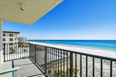 Image de Sea Oats 606 is a Gorgeous Gulf Front 3 Br - with Free Beach Service for 4! Sea O