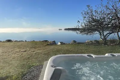 Image de Cozy ocean front bungalow w/hot tub