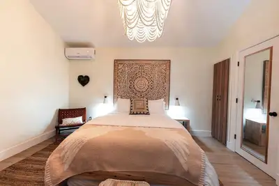 Image de Private Beach Access & Ocean Breezes | Your Perfect Getaway