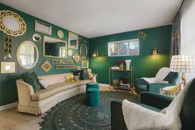 Image de Trendy 4 Bedroom House - 15 minutes from Downtown