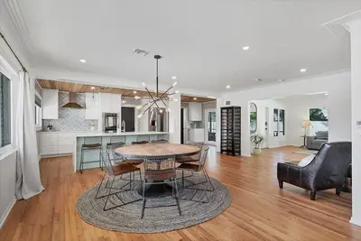 Image de Fully Renovated Mid Century Ranch minutes from Siesta Key and Downtown Sarasota!