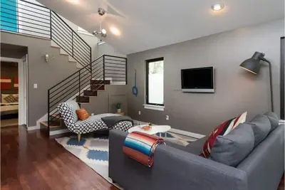 Image de Modern Downtown 2 Homes w/ 11 beds