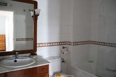 Image de 2 Bed 2 Bath Apt, Huge Corner Plot, Trampoline, Golf, Sun, Good Food