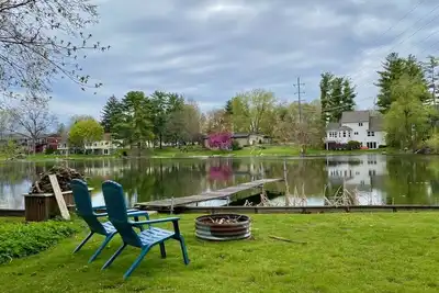 Image de Riverfront home in village—walk downtown—park and hike/bike trails—kayaks.