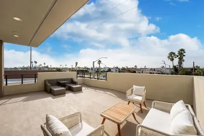 Image de Dreamy Beach House with Pool/Spa - 5 Mins to Beach